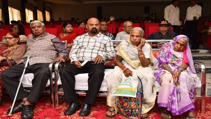 अंतर्राष्ट्रीय वृद्धजन दिवस पर वृद्धजन हुए सम्मानित